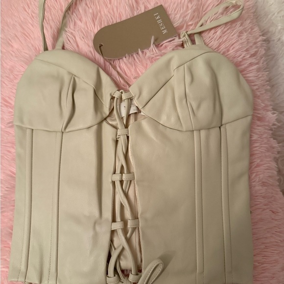 MESHKI MESHKI
Alaia
Lace Up Corset Pu Top - Wheat - Picture 12 of 15